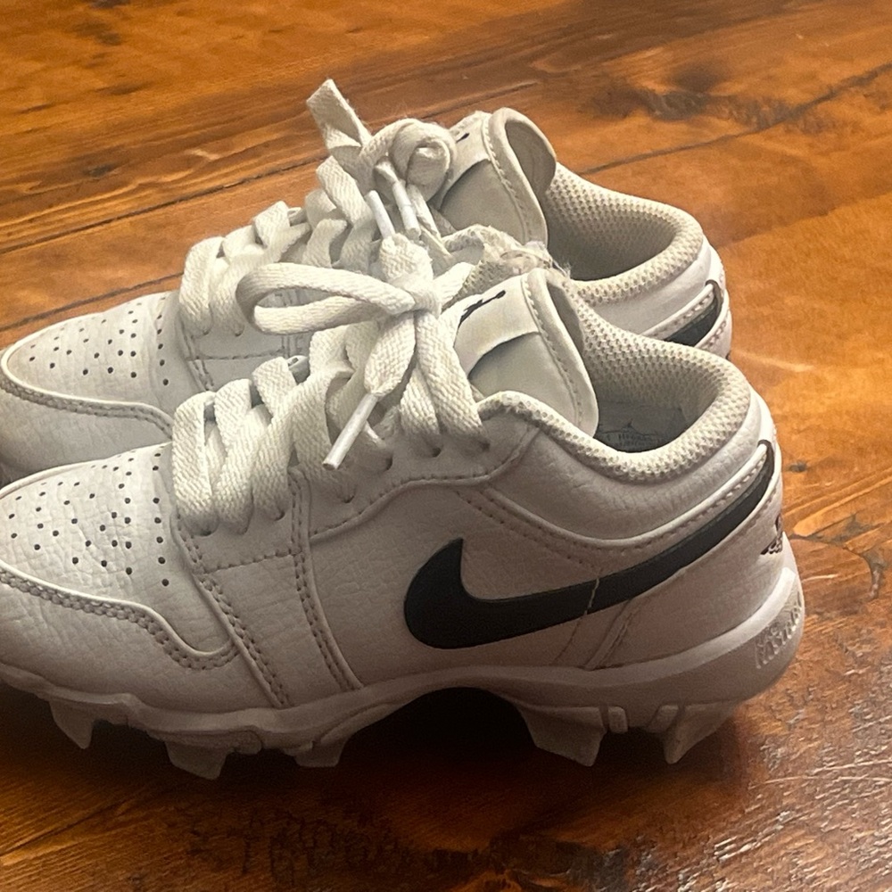 Jordan Kids White and Black Retro 1 Cleats size 11c